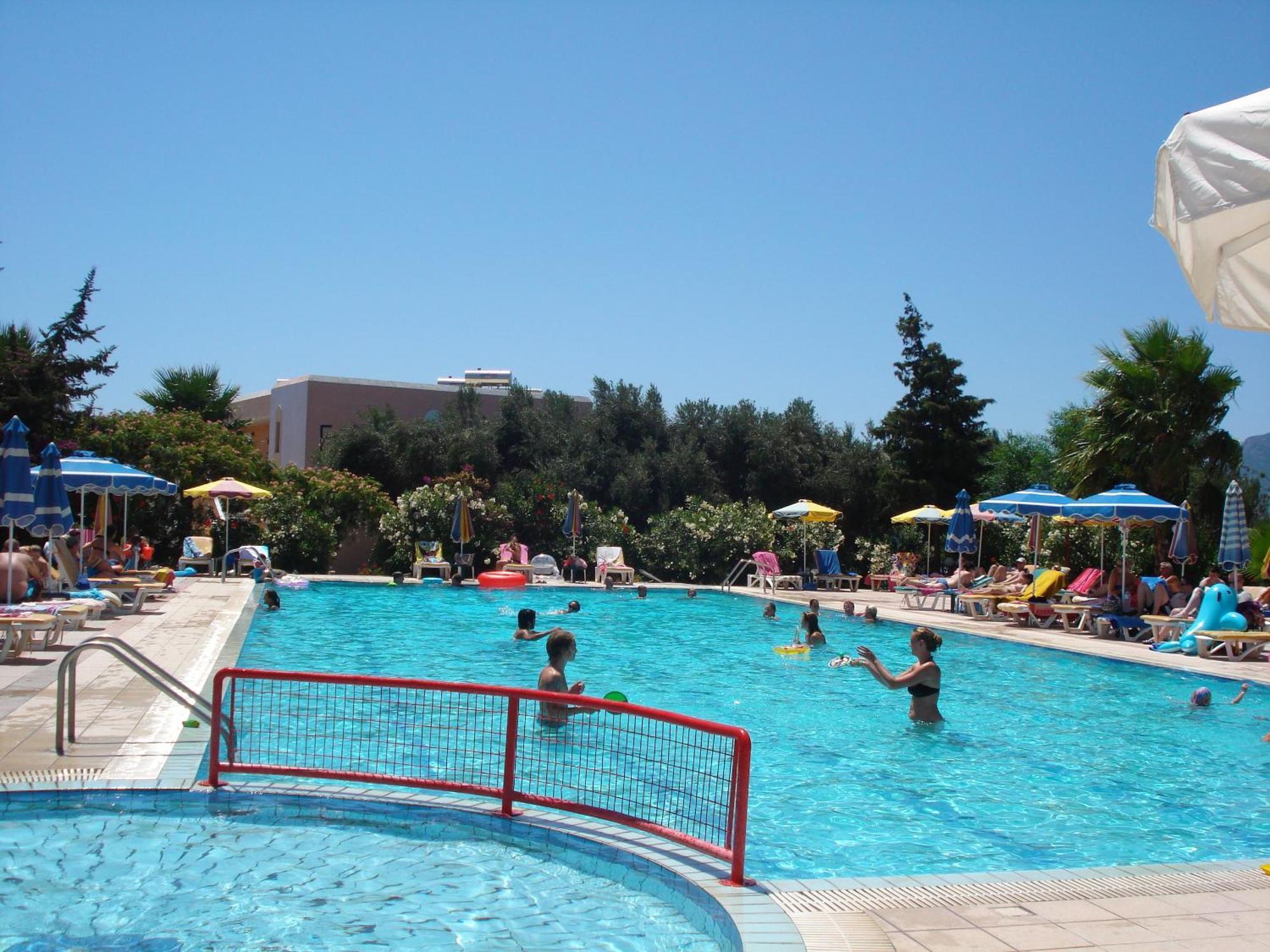 Aparthotel Chrysoula 3*